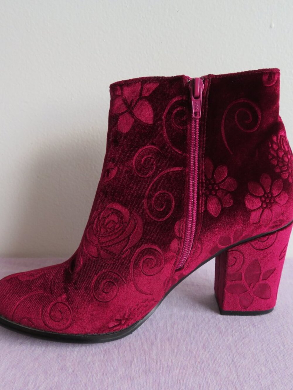 Anthropologie Billy Ella Floral Velvet Ankle Boots Embossed Red - Women's 9.5 - Picture 6 of 15